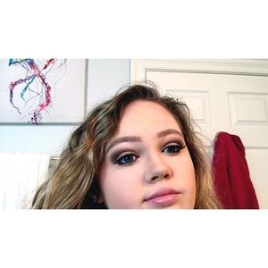 Meet your Posher, Alexis